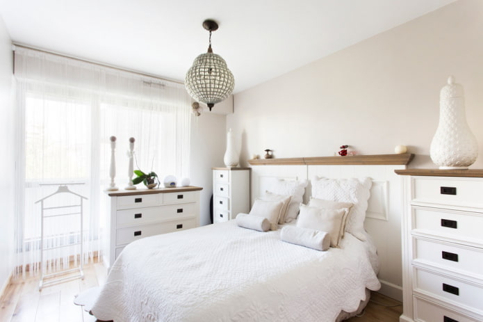 meubels in het slaapkamerinterieur in witte tinten