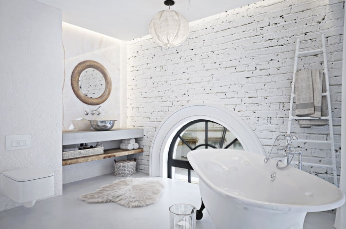 witte badkamer in loftstijl
