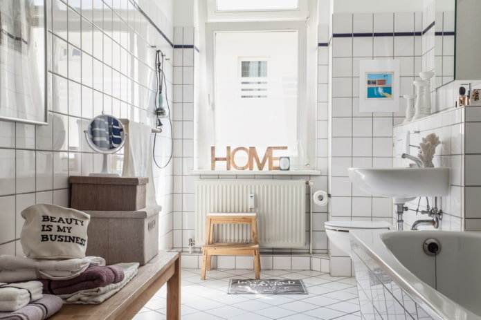 witte badkamer in Scandinavische stijl