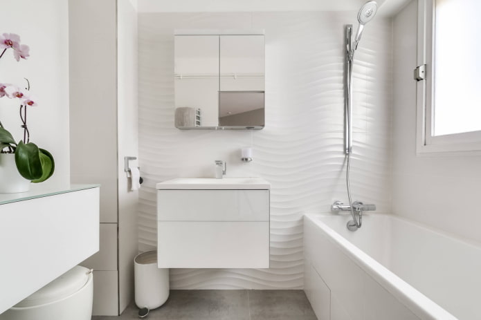 meubels in het badkamerinterieur in witte tinten