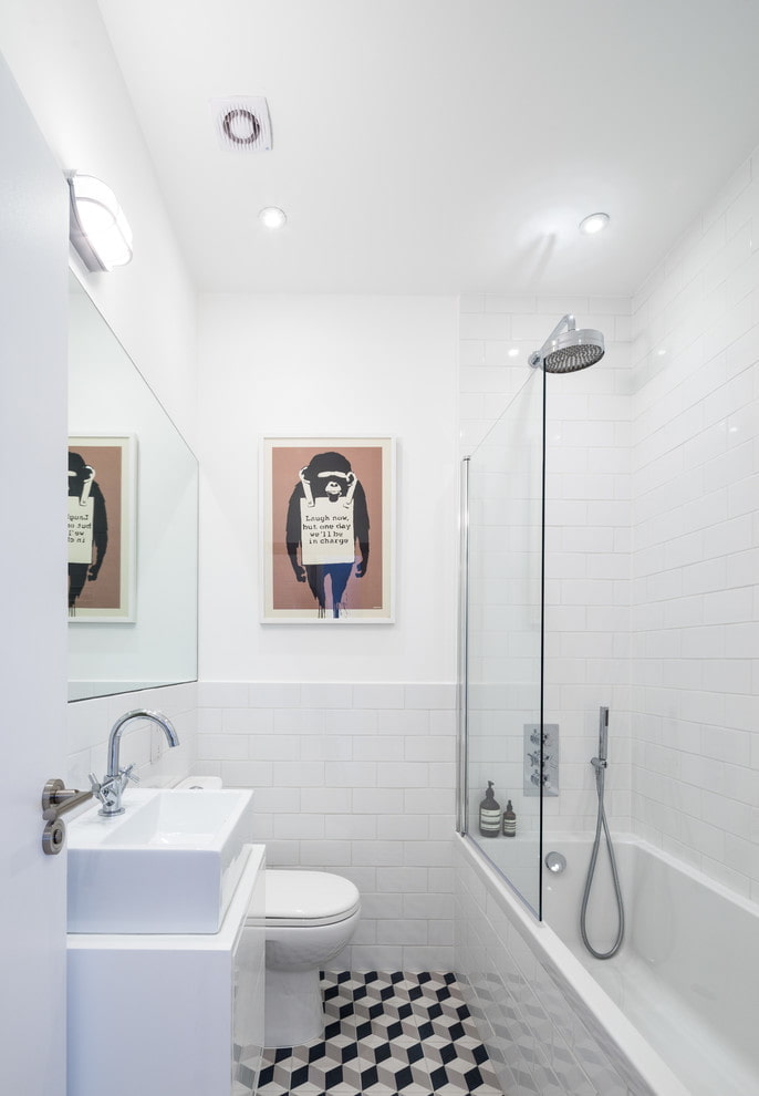 witte badkamer in een moderne stijl