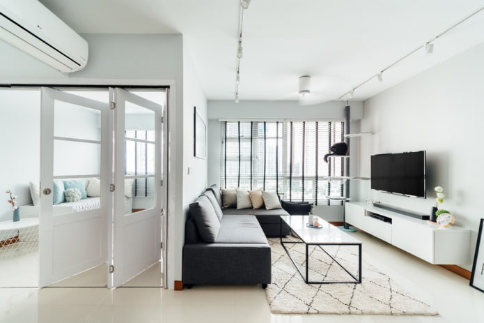 witte deuren in het interieur in de Scandinavische stijl