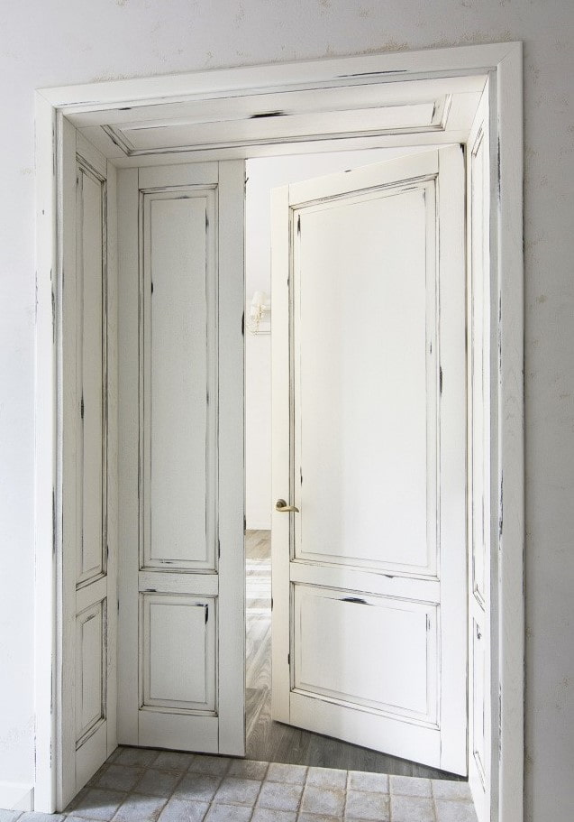 witte deuren met patina aan de binnenkant