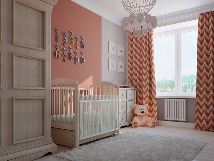 Witte en oranje gordijnen