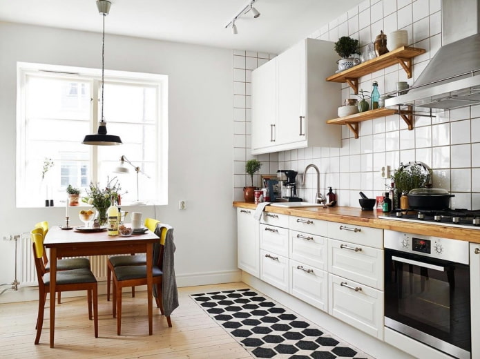 witte tegels in de keuken