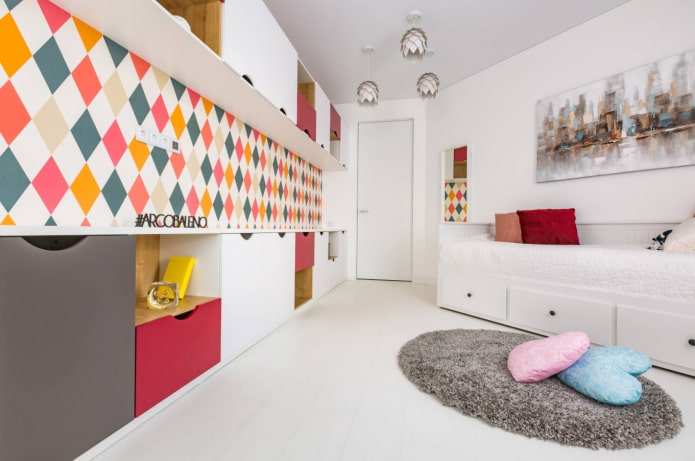 heldere meubels in een kinderkamer