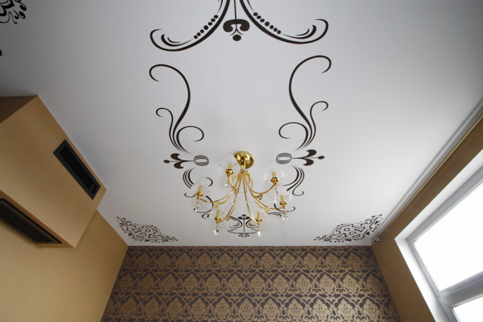 wit spanplafond met patronen
