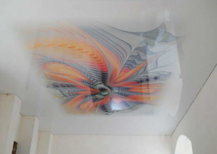 wit spanplafond met abstract ontwerp