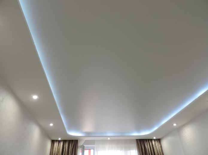 witte spanplafondstructuur met achtergrondverlichting