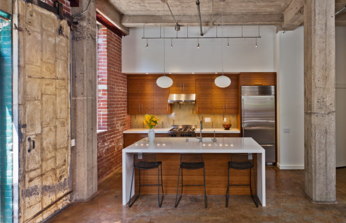 betonnen kolommen in het interieur