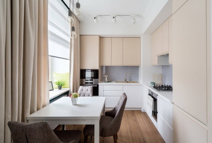keukeninterieur in witte en beige tinten