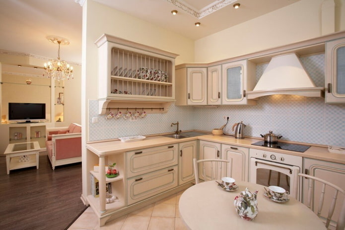 beige keukeninterieur in Proven?aalse stijl