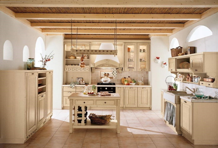 beige keukeninterieur in landelijke stijl