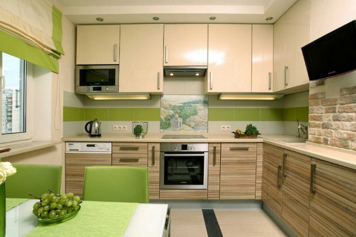 keukeninterieur in beige en groene tinten