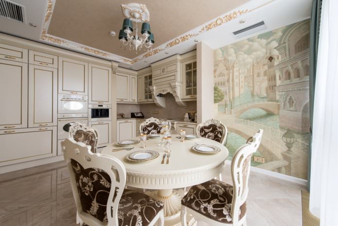 beige plafond in de keuken in een klassieke stijl