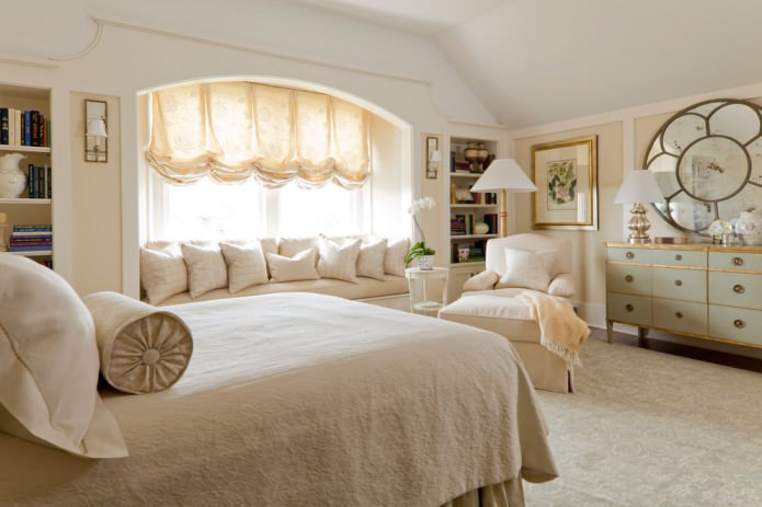 beige Franse gordijnen in de slaapkamer