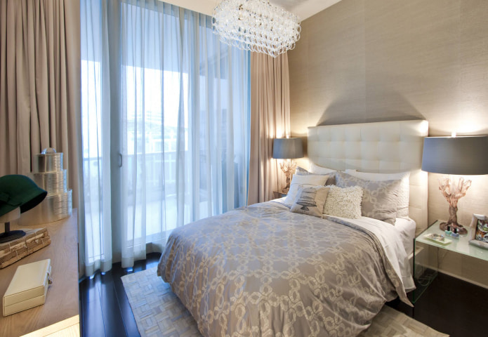 blauwe tule met beige gordijnen