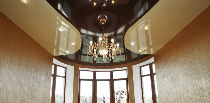 Beige en zwart plafond