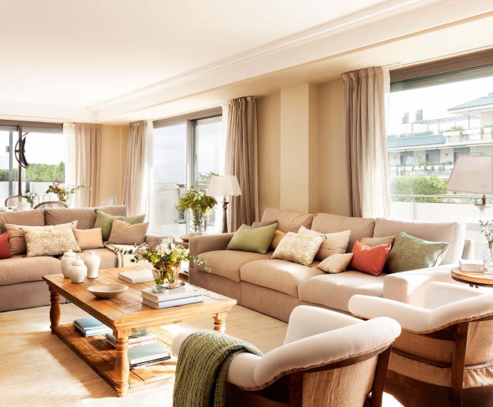 beige woonkamer in huis