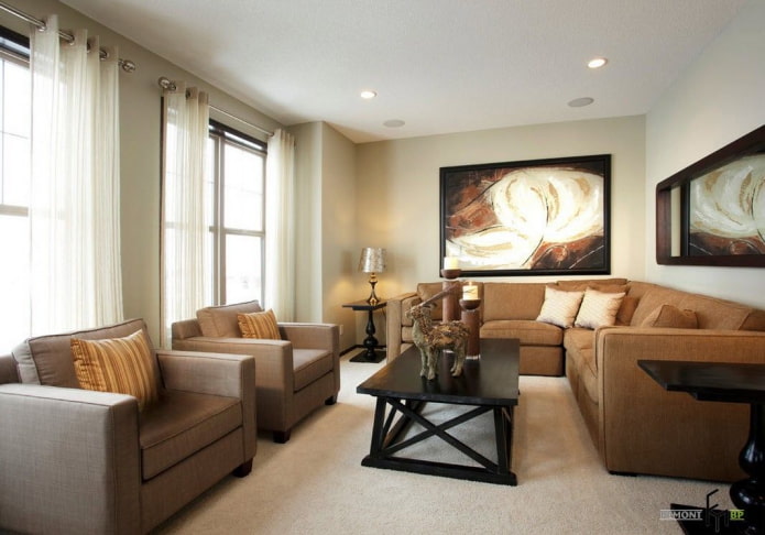 grote bank in de woonkamer