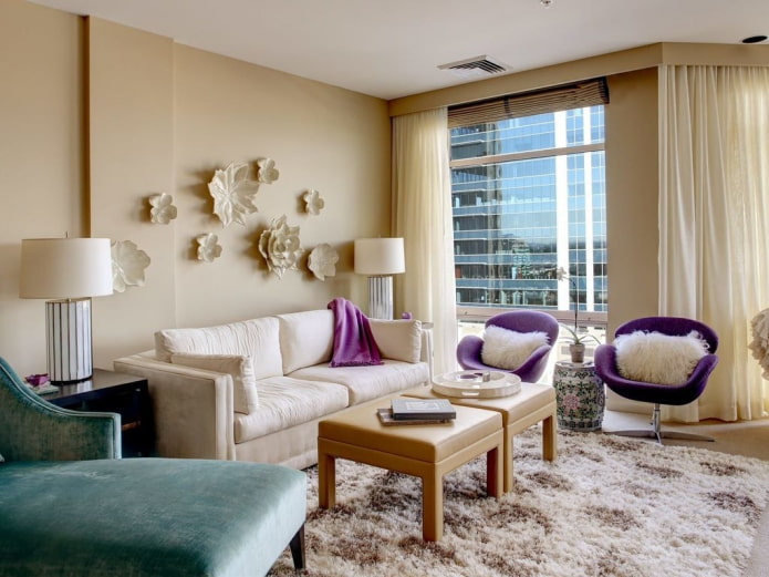 heldere fauteuils in het interieur