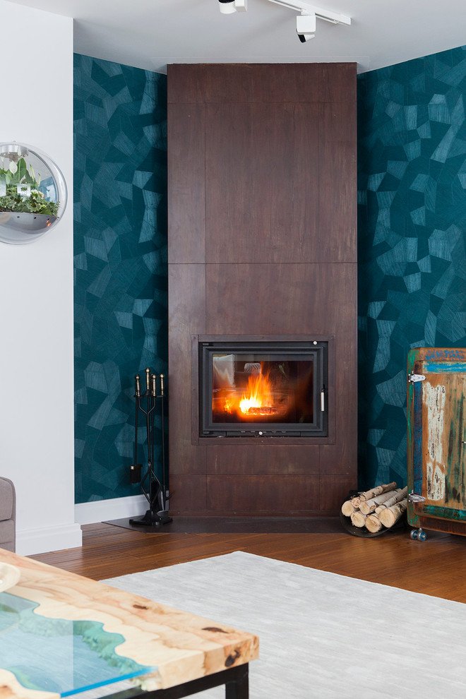 haard in de hoek van de kamer