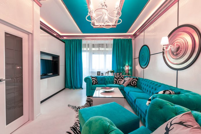 Turkoois en roze woonkamer