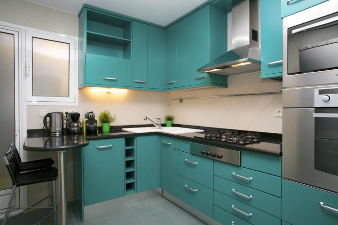 keukendesign in grijs- en turquoise tinten