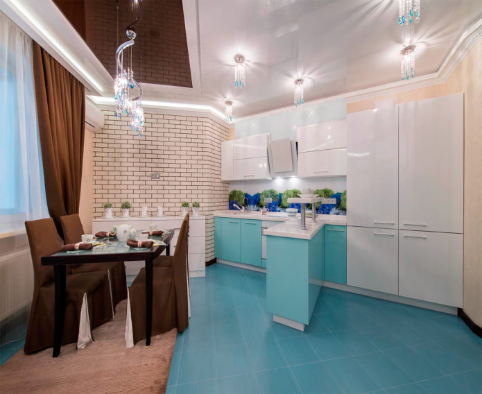 plafond in een keukeninterieur in turquoise tinten