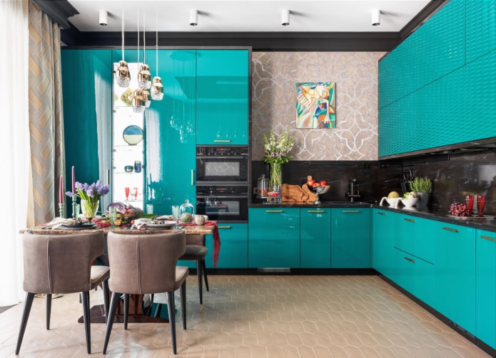 keukeninterieur in zwart- en turquoise tinten