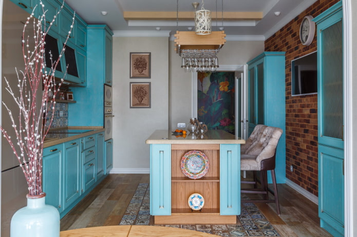 decoratie en textiel in het interieur van een turquoise keuken
