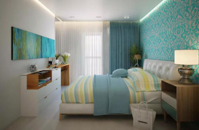 lichte vloer die het turquoise patroon op de muur mooi benadrukt