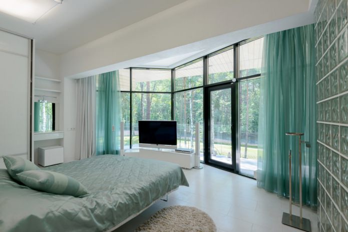 grijs-turquoise slaapkamerinterieur met organza