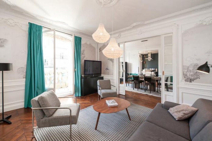 turquoise gordijnen in de woonkamer