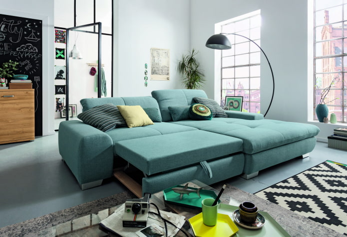 turquoise opvouwbare bank in het interieur