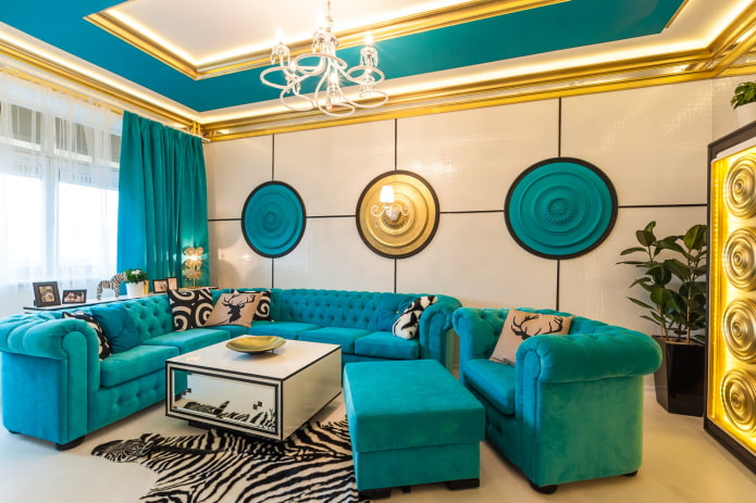 turquoise bank gecombineerd met gordijnen