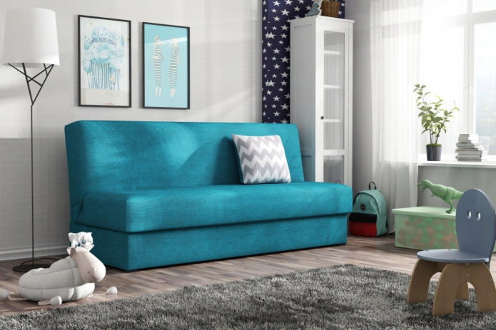 turquoise bank in het interieur van een kinderkamer
