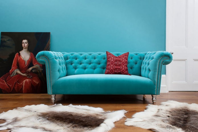 turquoise Chesterfield-bank in het interieur