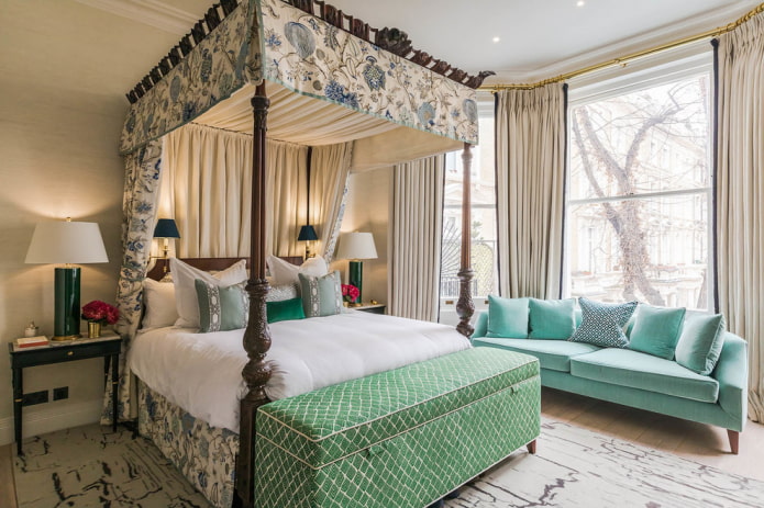 turquoise bank in het interieur van de slaapkamer