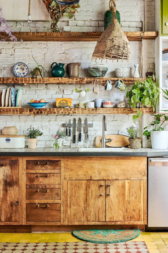 bakstenen muur in de keuken
