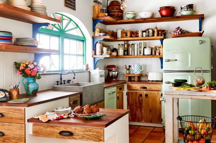 keuken met houten gevels