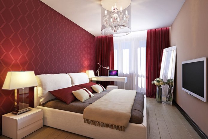 Bordeauxrood behang met ornament