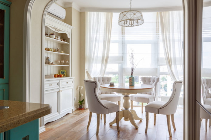 eethoek met dressoir