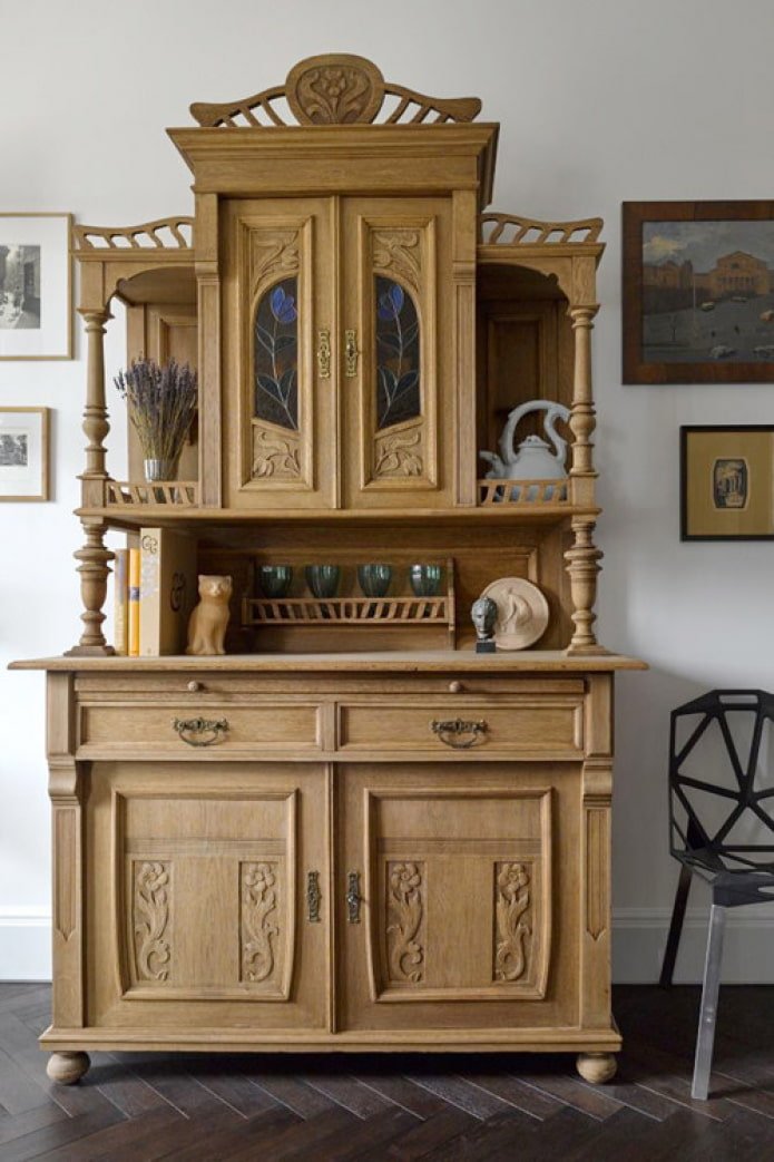 dressoir van natuurlijk hout