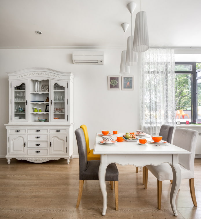 wit dressoir in de eetkamer