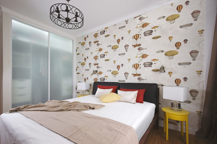 papieren behang in het slaapkamerinterieur