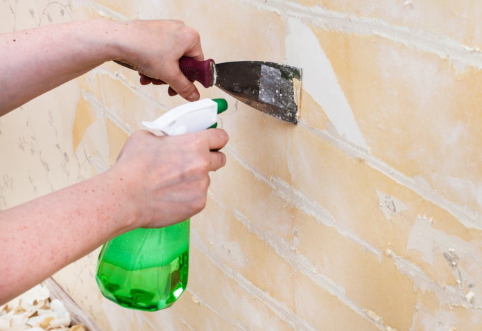 oud papieren behang verwijderen