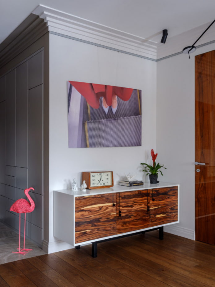 klok in de woonkamer