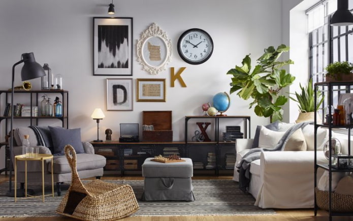 klok in de woonkamer