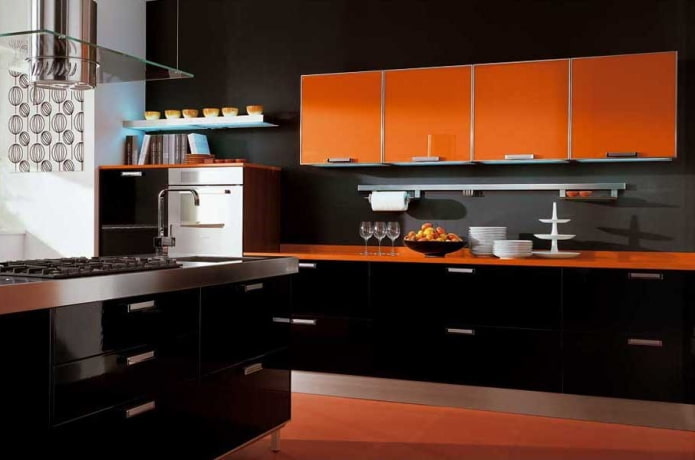 keukeninterieur in zwart-oranje tinten